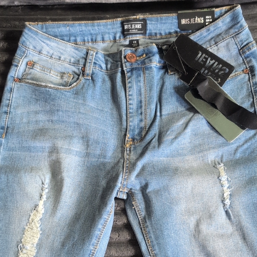 Iris Blue High Rise Jeans with Distressed Details Nwts